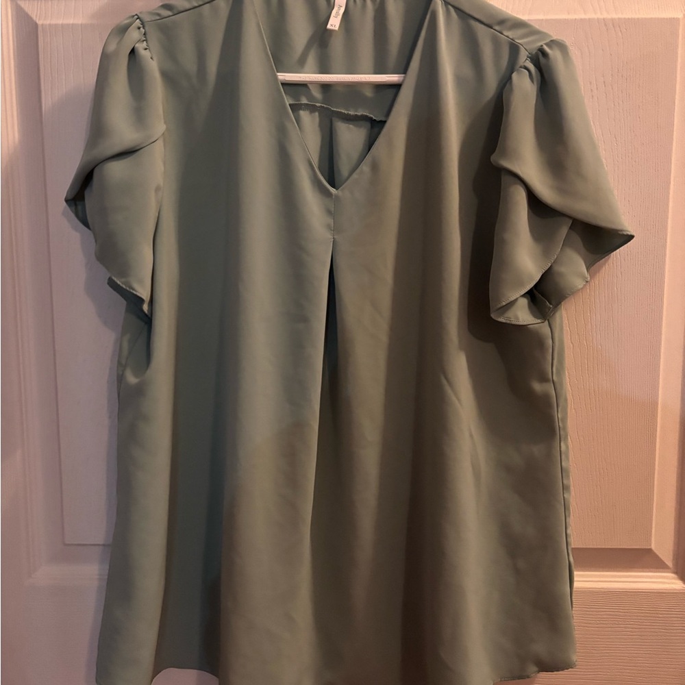 Elegant Women's Green Blouse